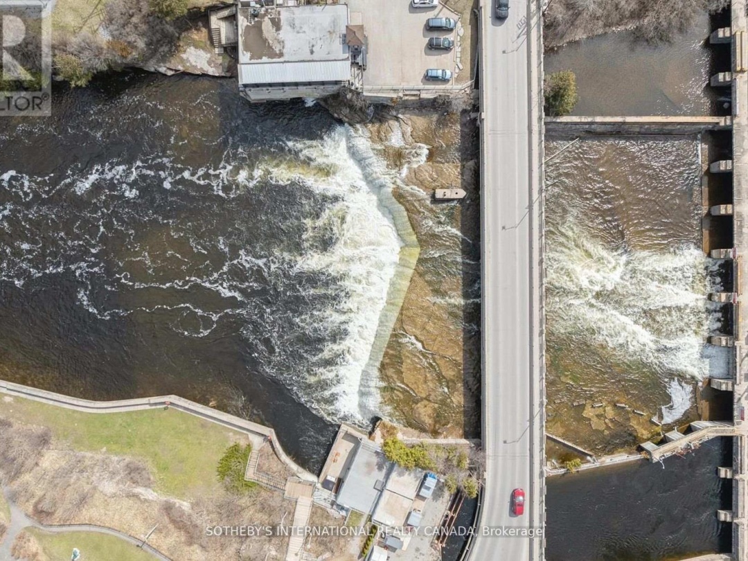 306 - 19B WEST STREET N, 