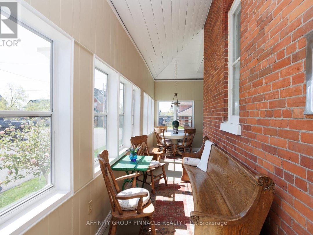42 OAK STREET, Kawartha Lakes (Fenelon Falls)