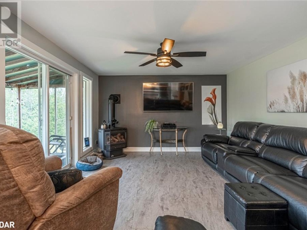 6835 HIGHWAY 93, 