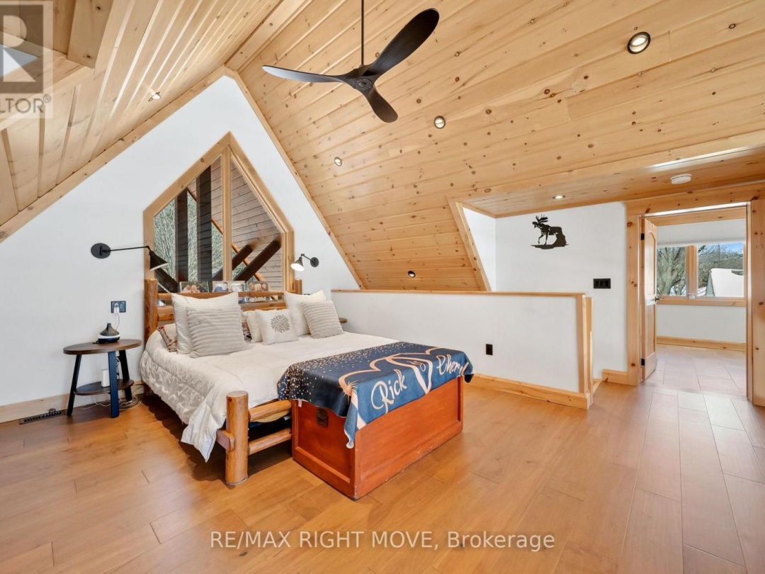 1935 MCLEOD DRIVE, Severn River