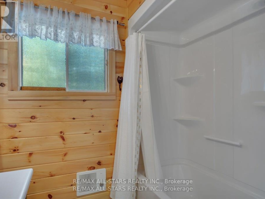 11 LITTLE BAY DRIVE, Gull River