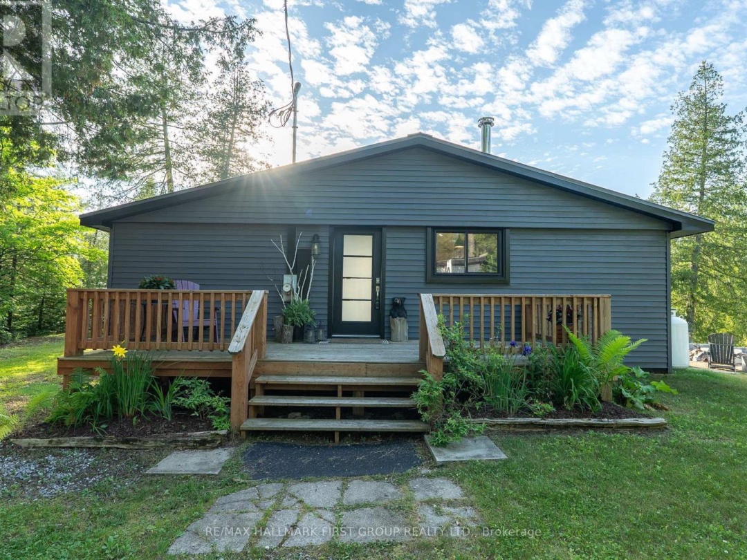 402 STEENBURG LAKE ROAD S, 