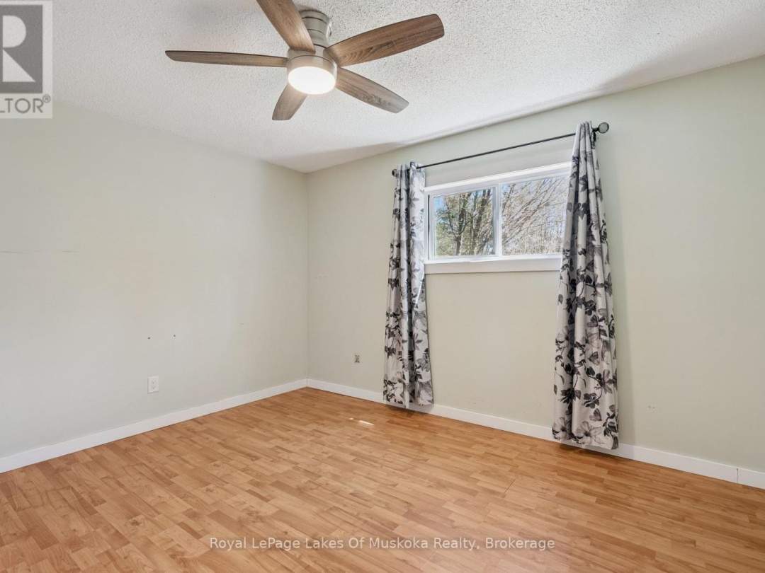1052 OLD FALKENBURG ROAD, Bracebridge (Macaulay)