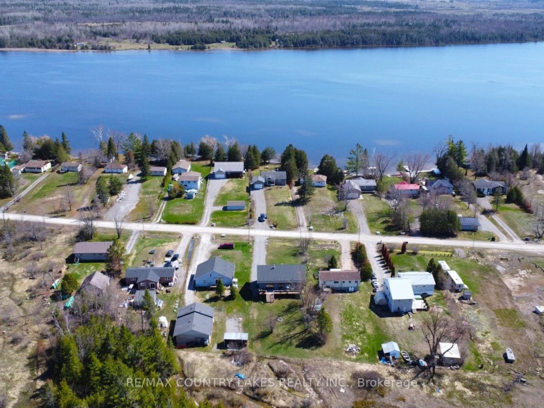 264 MCGUIRE BEACH ROAD, Canal Lake
