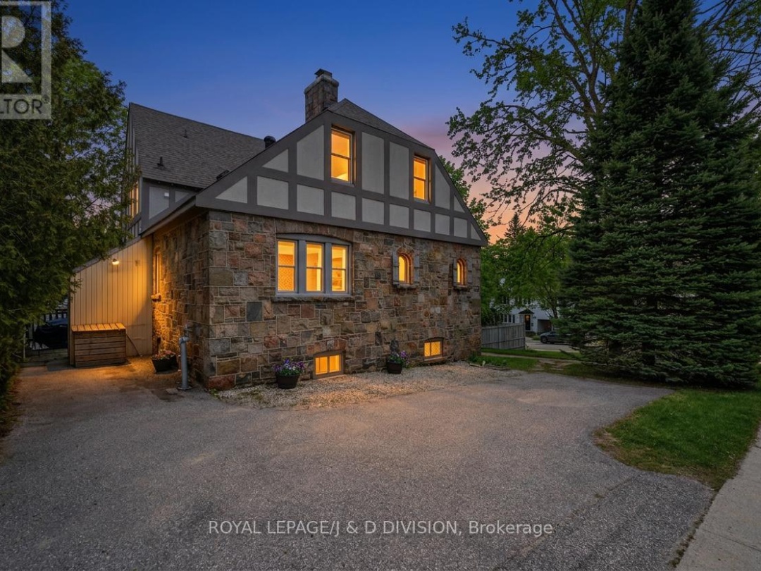 44 TECUMSETH STREET, Orillia