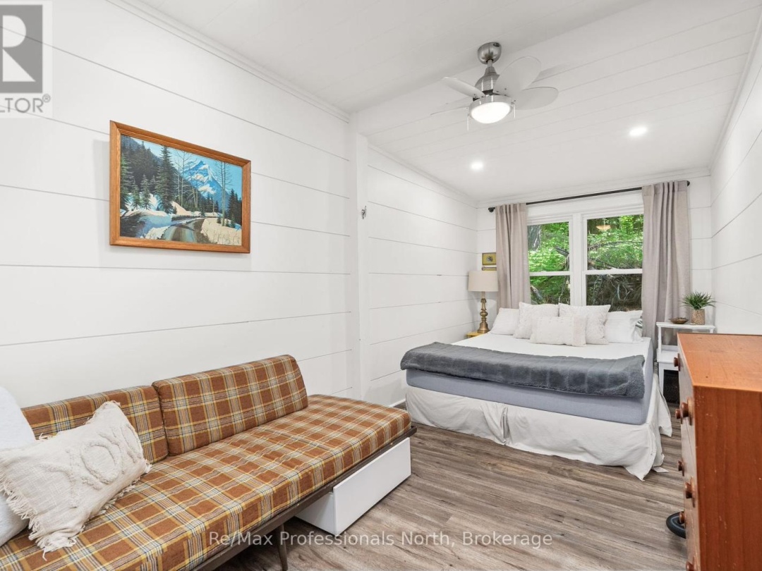61 ISLAND 26LM ISLAND, 