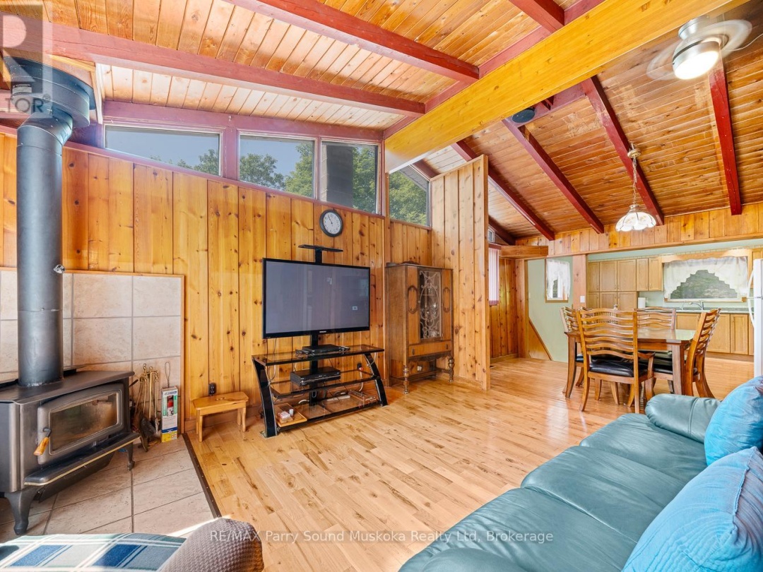 124 PINEWOOD ROAD, 