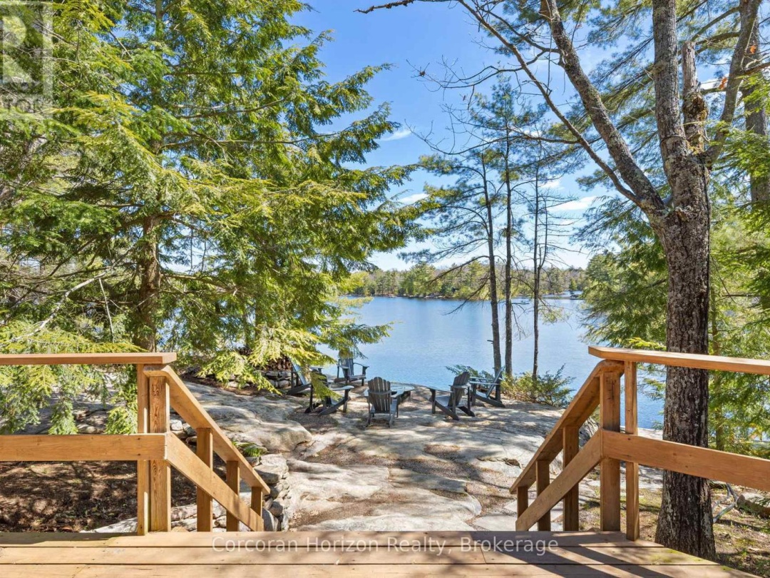 462 ISLAND 90 ISLAND, Six Mile Lake