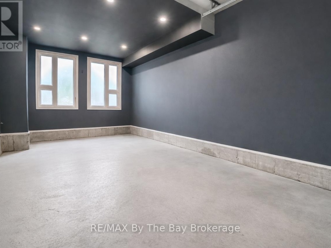 8 BRU LOR LANE, Lake Simcoe