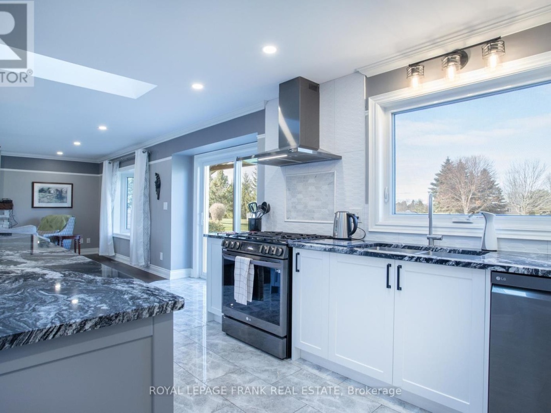 15 HALLETT CRESCENT, 