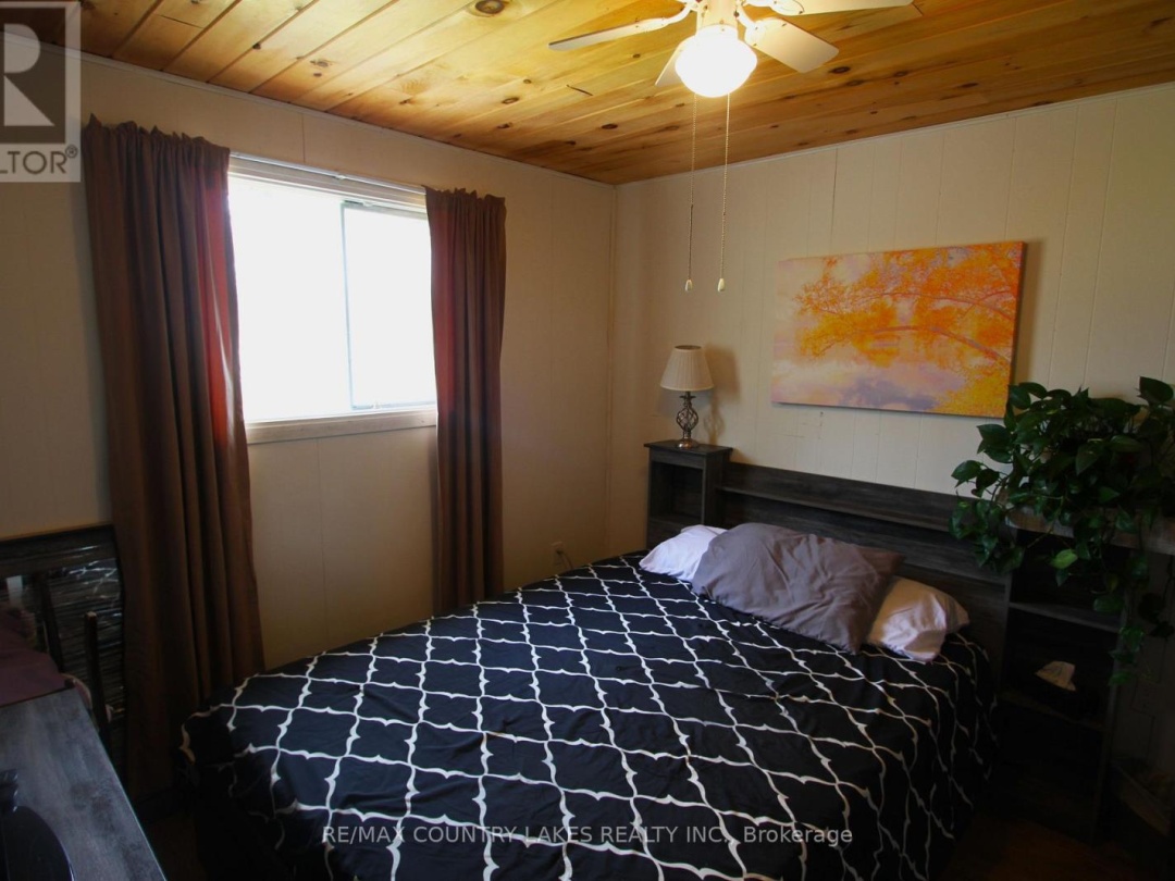 31 HILLCREST AVENUE, Mitchell Lake