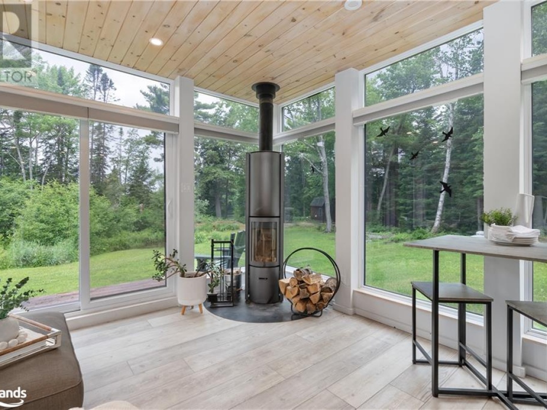 470 Markles Road, Muskoka River