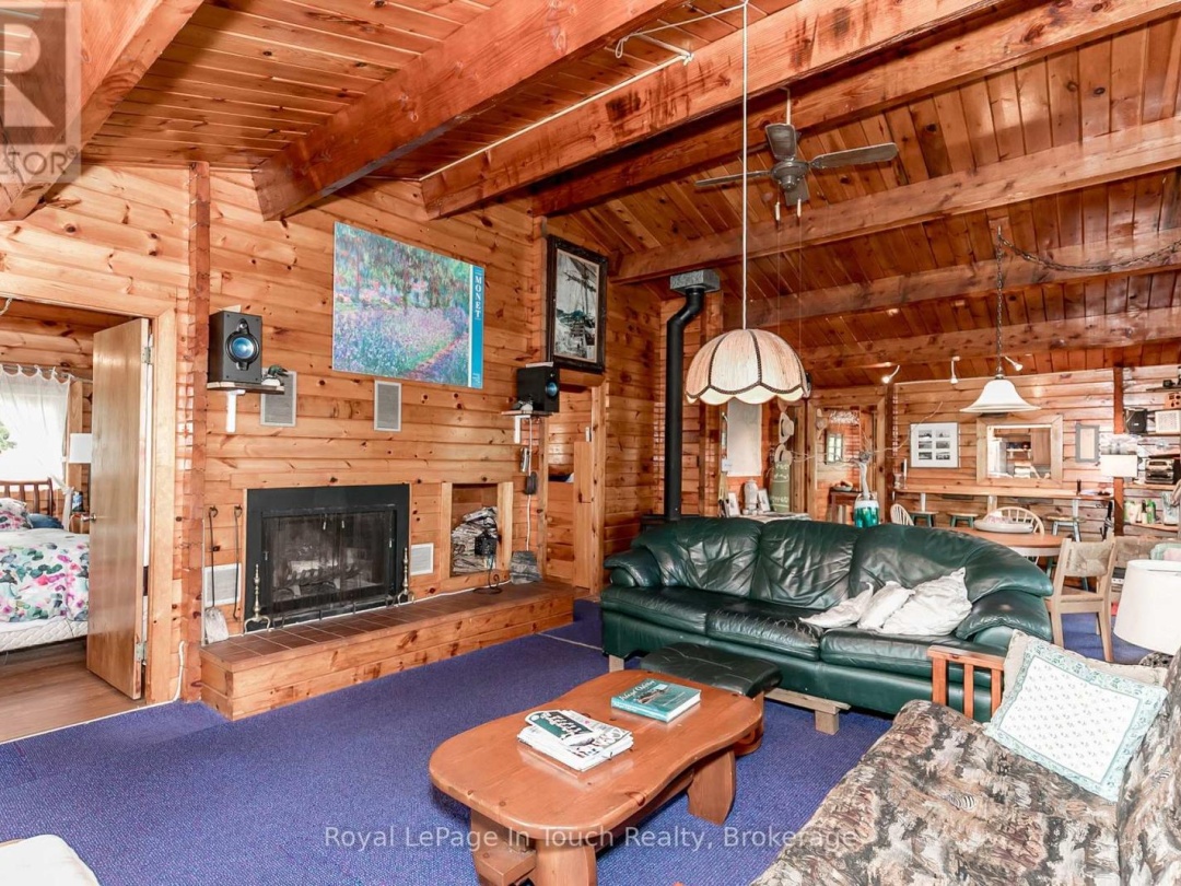 B207-7 WAHSOUNE ISLAND, Georgian Bay