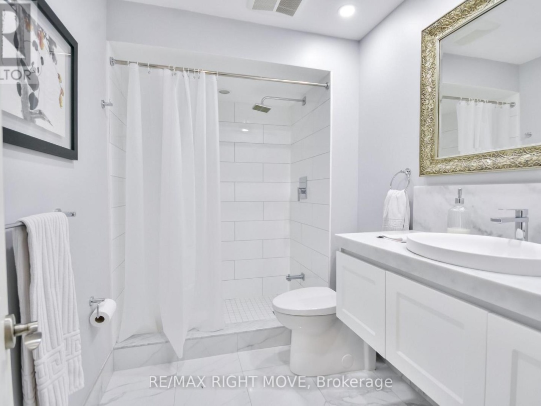 28 - 10 INVERMARA COURT, Lake Simcoe