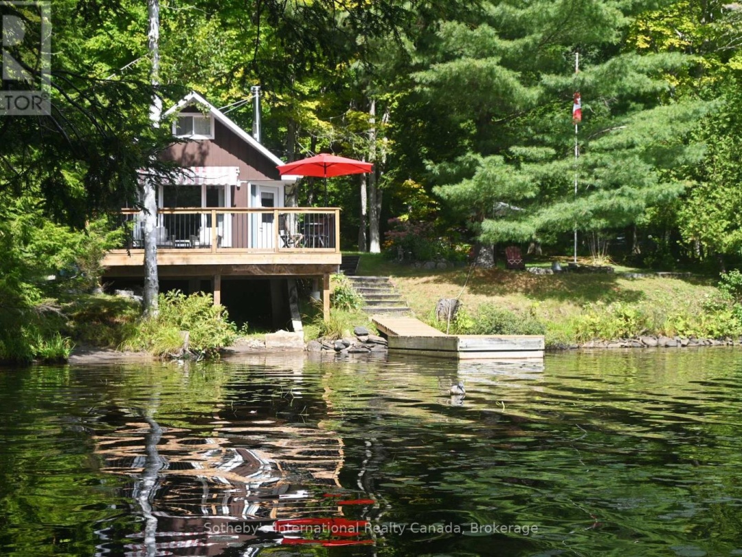 28 PINEWOOD ROAD, Long Lake