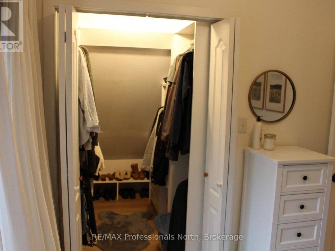 1121 OLD DONALD ROAD N, 