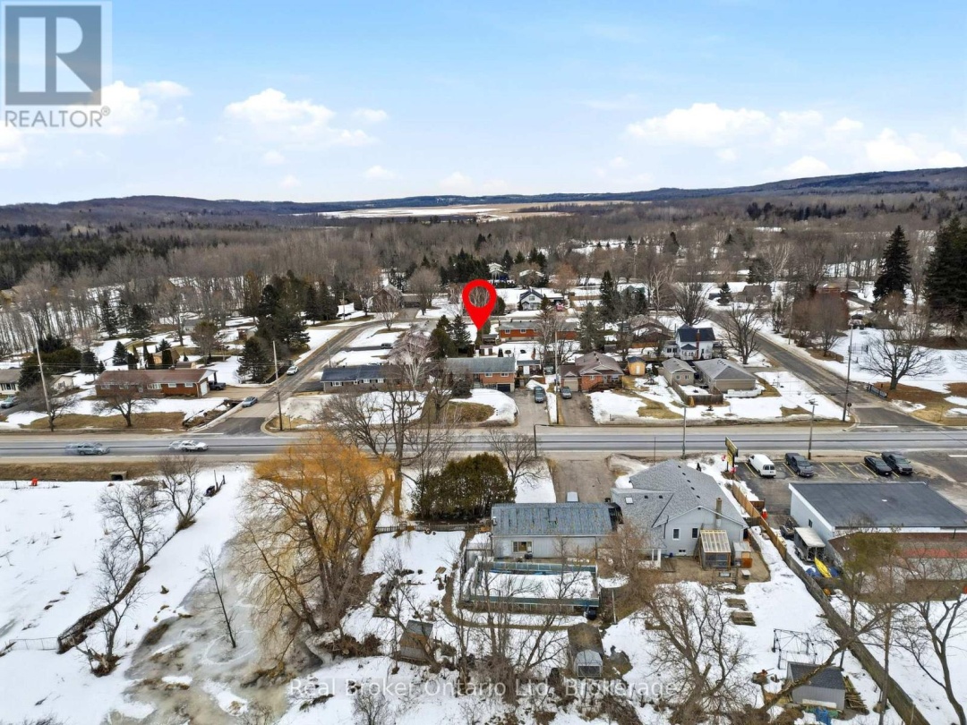 8271 93 HIGHWAY, Tiny (Wyebridge)