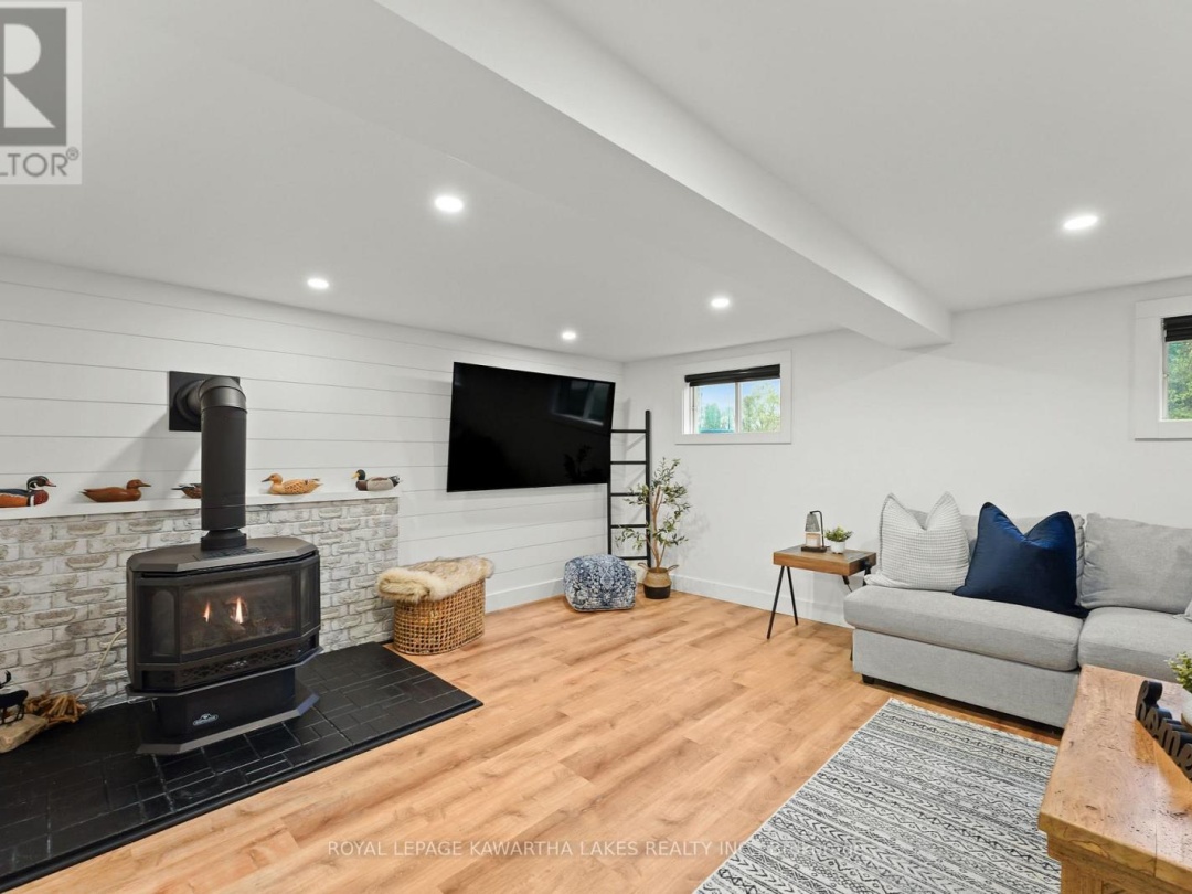 2 KENNEDY DRIVE, Kawartha Lakes (Fenelon Falls)