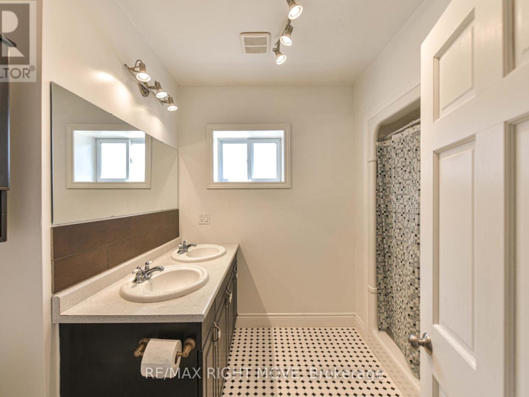 33 COLDWATER ROAD W, Orillia