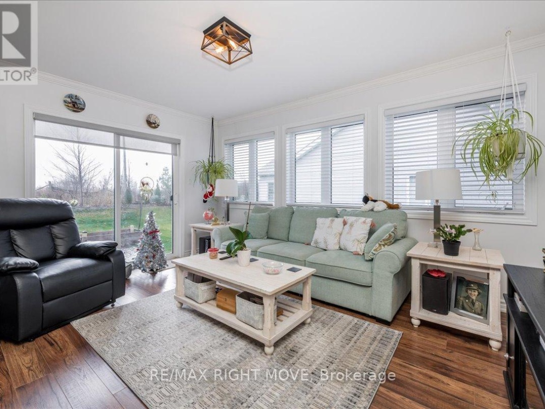 1 SINCLAIR CRESCENT, Ramara (Atherley)
