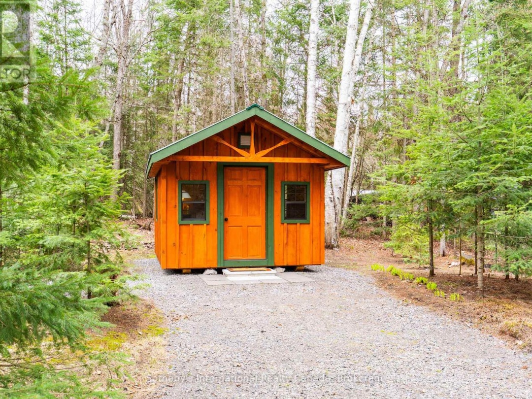 1041 CROCKFORD LANE S, Muskoka River