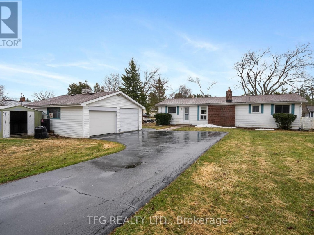 12 NORTH BAYOU ROAD, Sturgeon Lake