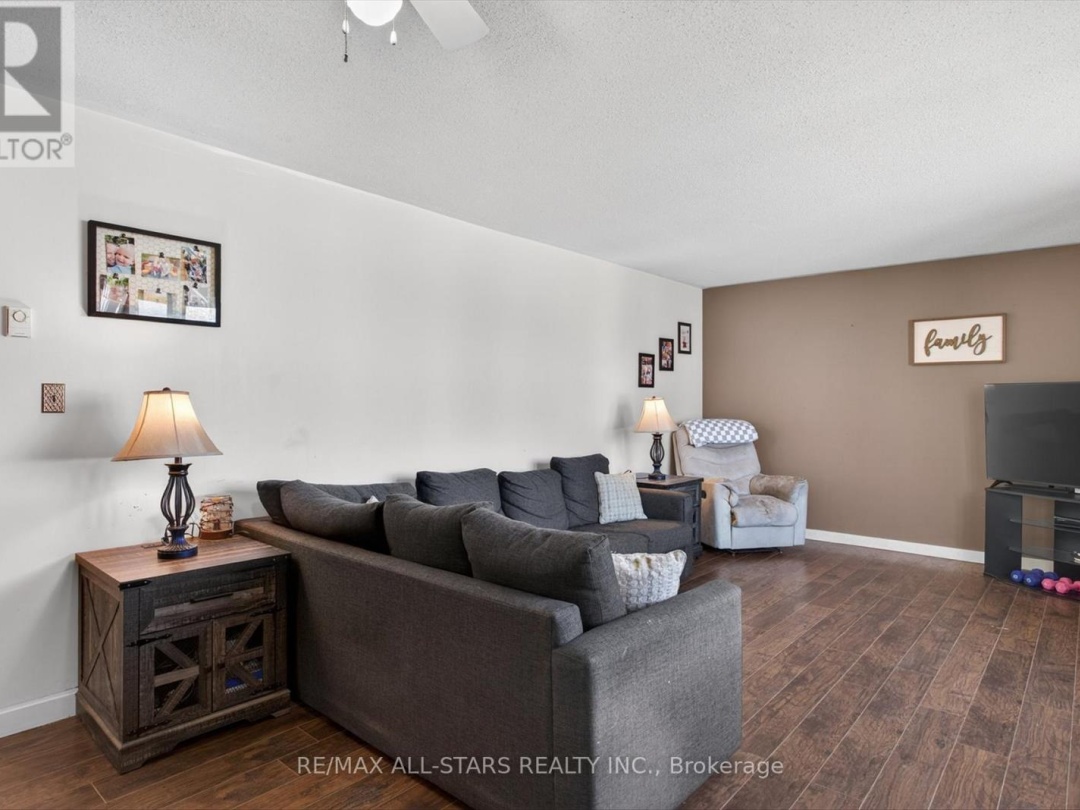 38 ELLIOT STREET, Kawartha Lakes (Fenelon Falls)