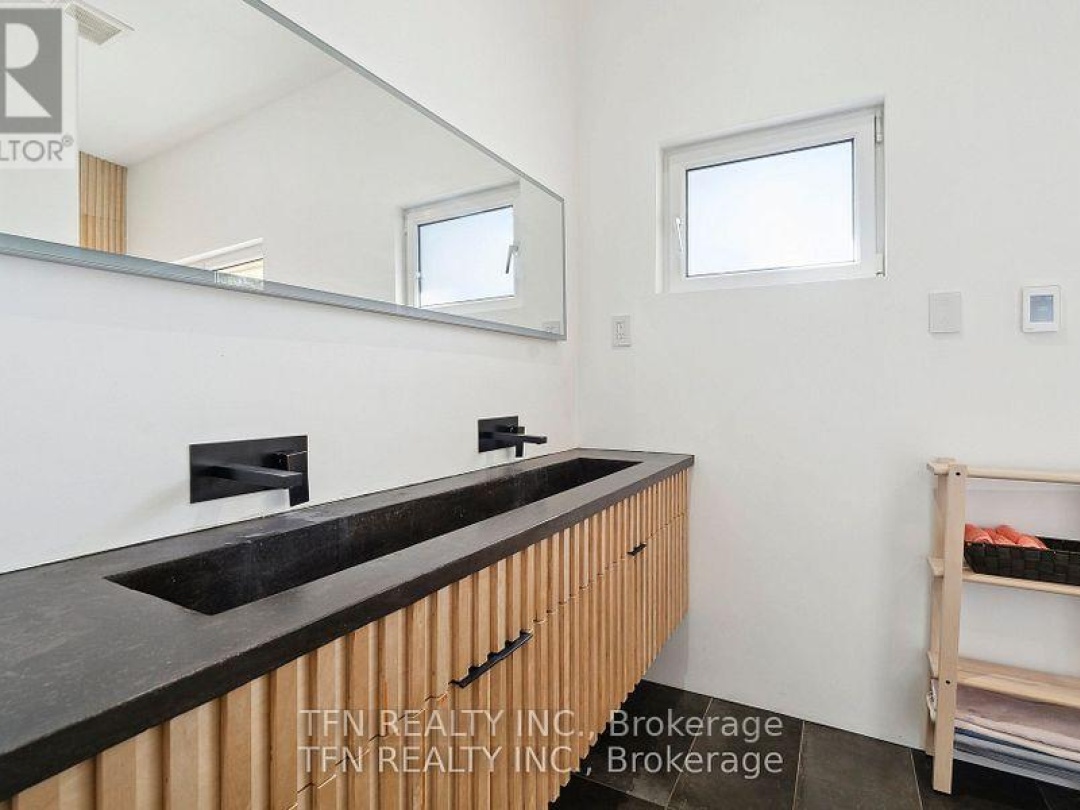 12 SCHOONER LANE, Tay