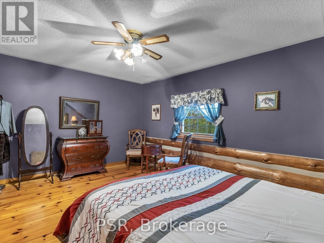 1040 AMELIA CRESCENT, 