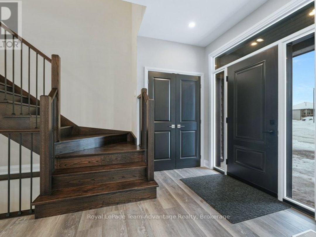 18 AVERY COURT, Parry Sound
