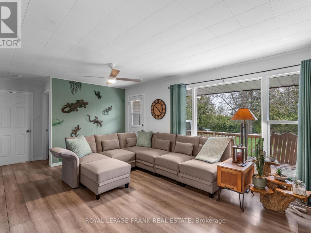 203 CROSBY DRIVE, Pigeon Lake