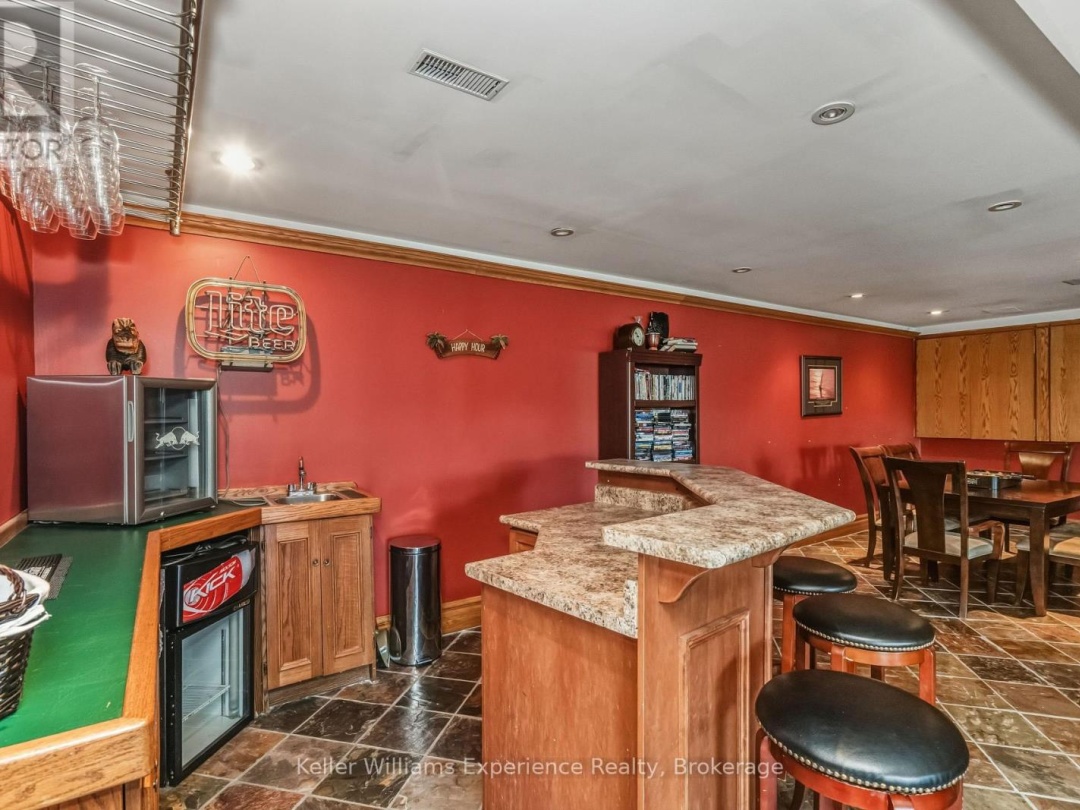 804 KINGS FARM ROAD, Gloucester Pool