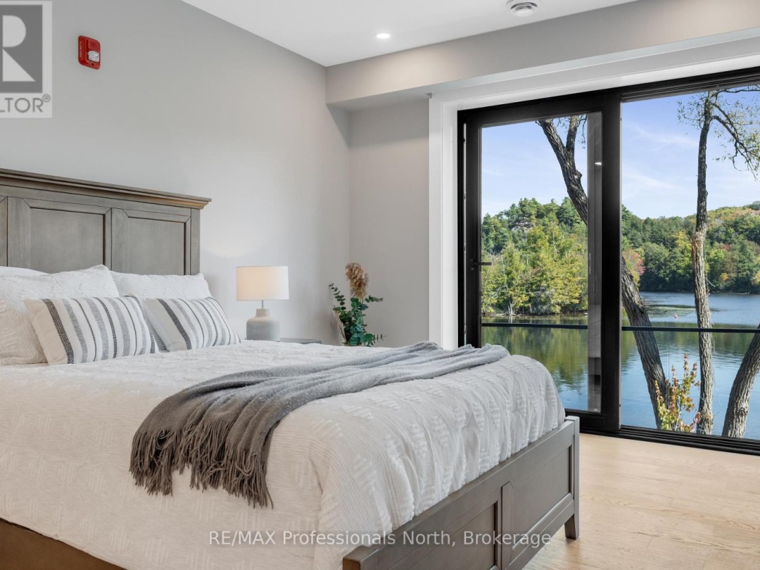 105 - 32 BRUNEL ROAD, 