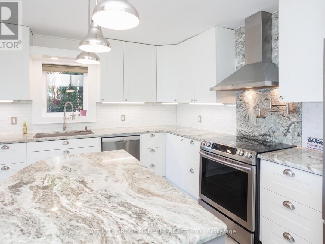 14 ORIOLE ROAD, Cameron Lake