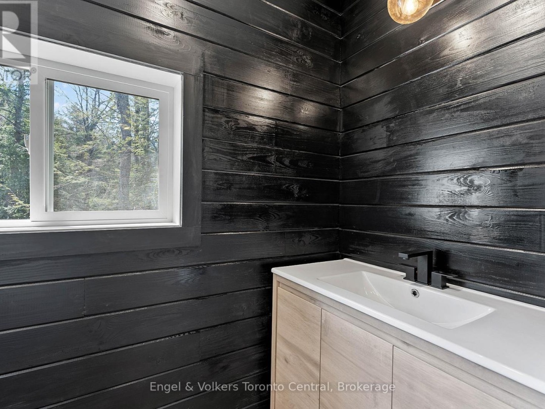 1457 LAKE JOSEPH ROAD, McTaggart Lake