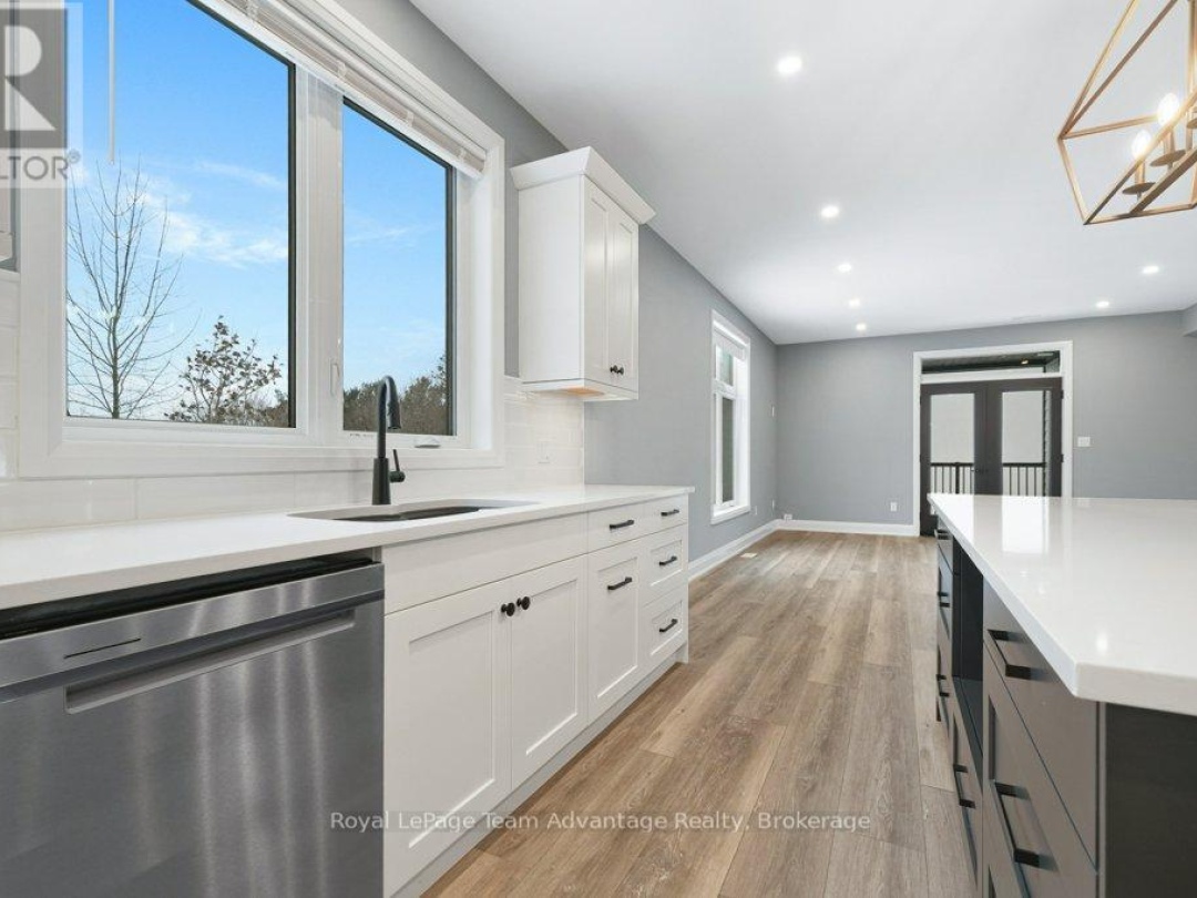 18 AVERY COURT, Parry Sound