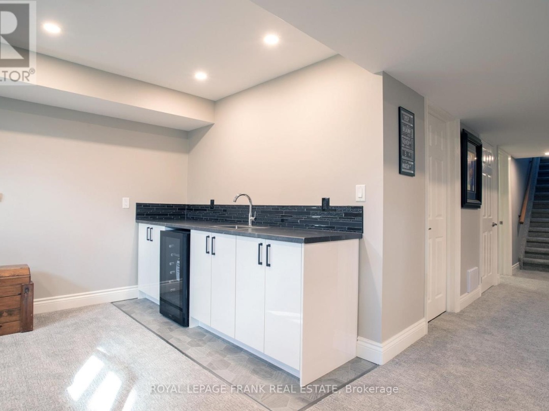 15 HALLETT CRESCENT, 