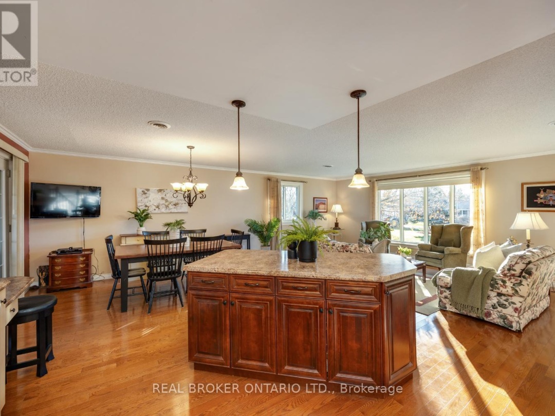 307 THE CAPTAIN'S CORNER, 