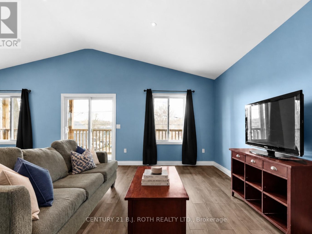 102 DUNLOP STREET, Orillia