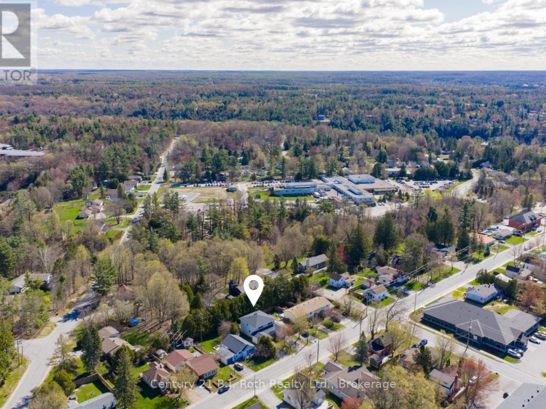 275 HIRAM STREET, Bracebridge (Macaulay)