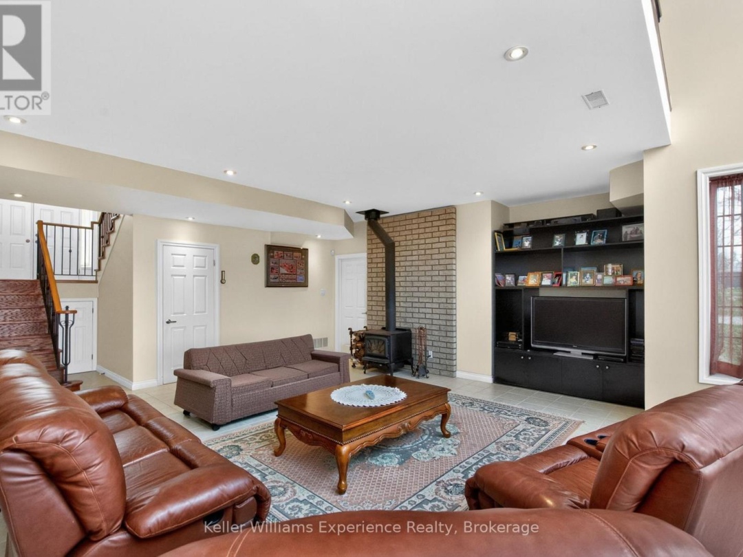 81 SILVER BIRCH CRESCENT, Georgian Bay