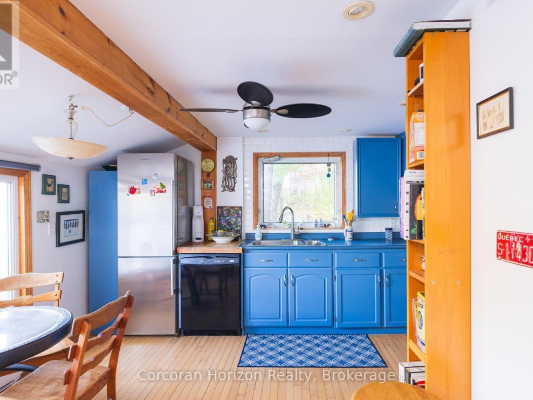 566 HUNGRY BAY ROAD W, Six Mile Lake