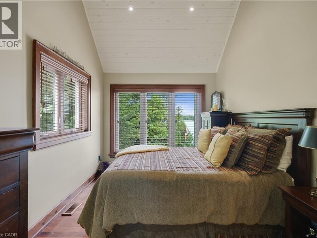 36 MANITOUWABING ESTATES Road, 