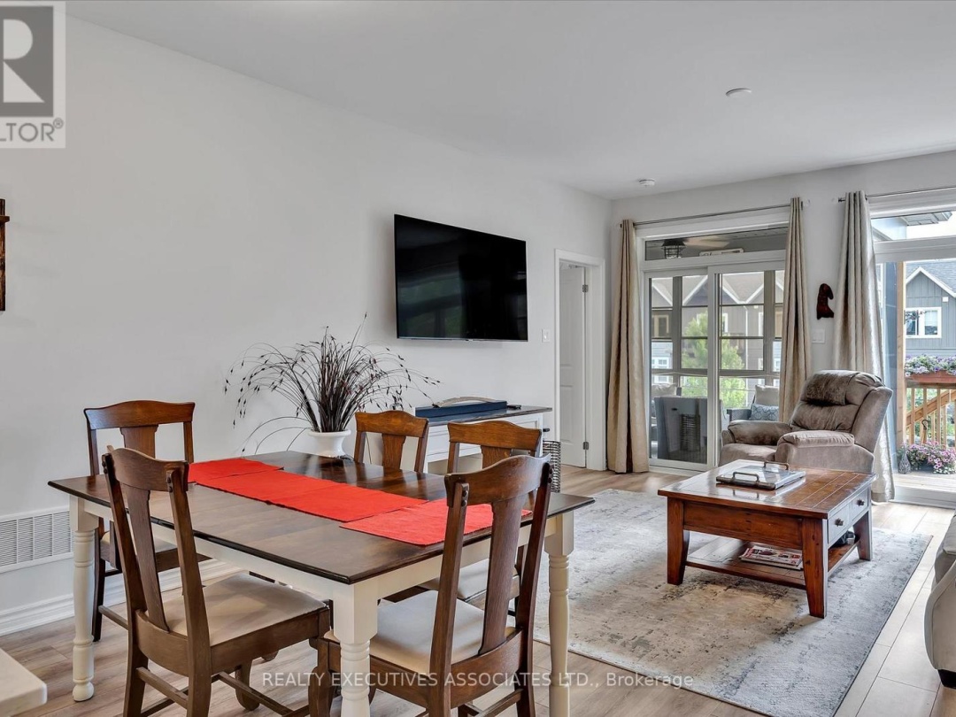 36 - 17 LAKEWOOD CRESCENT, 