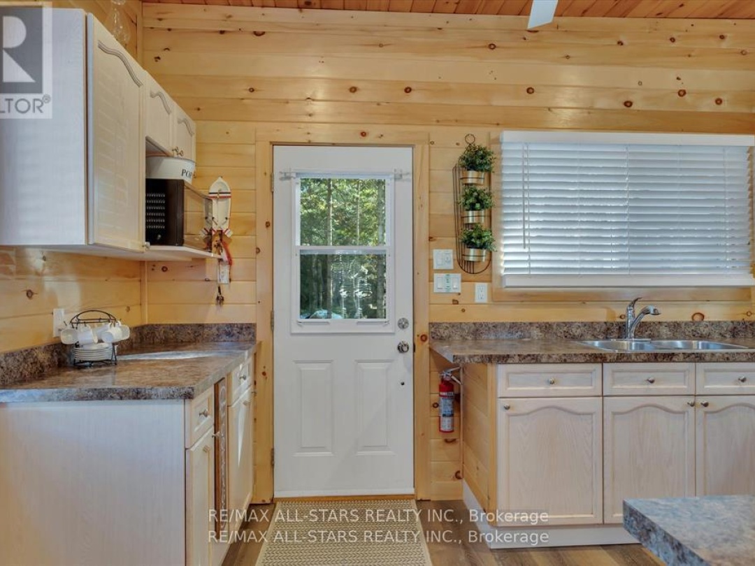 11 LITTLE BAY DRIVE, Gull River