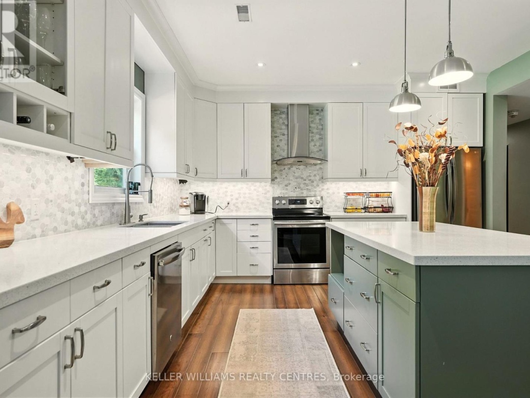 96 LINDGREN ROAD E, 