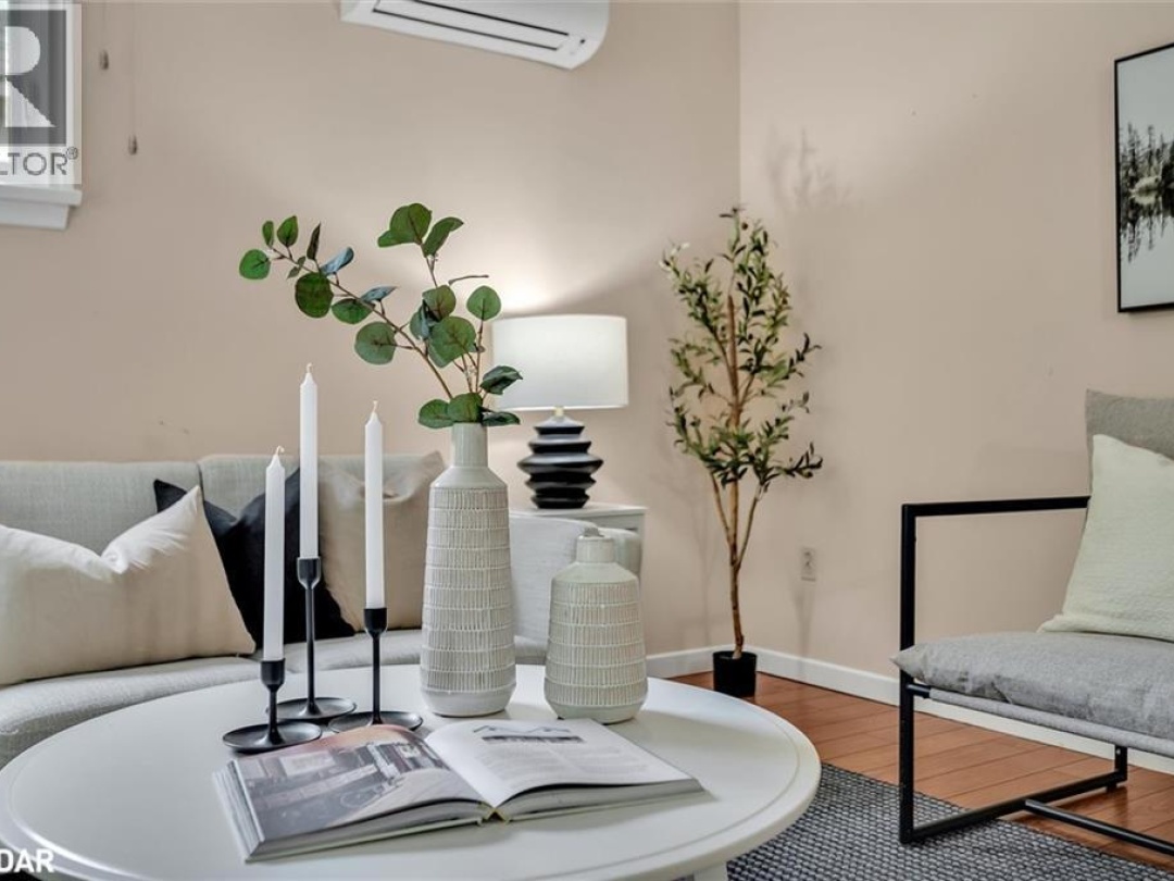 28 BOND Street E, 