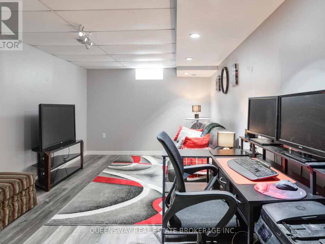 10 LEWIS DRIVE, Orillia