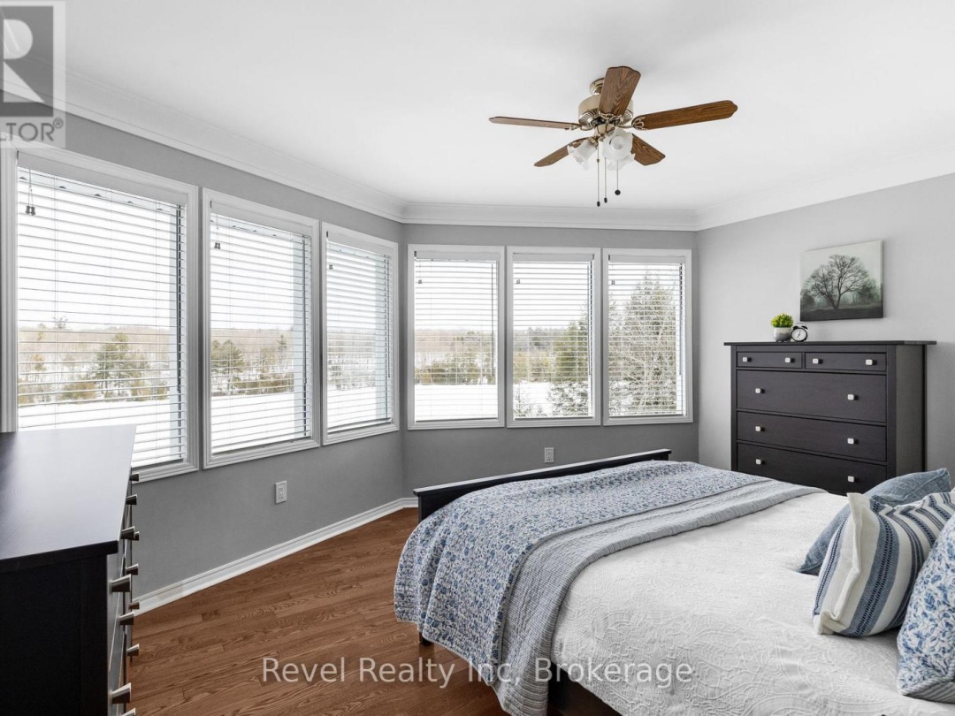 75 SILVER POINT DRIVE, Silver Lake