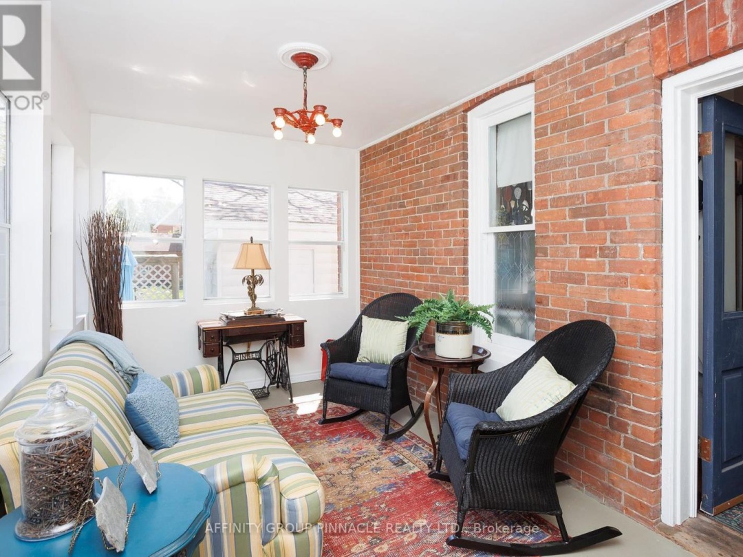 42 OAK STREET, Kawartha Lakes (Fenelon Falls)